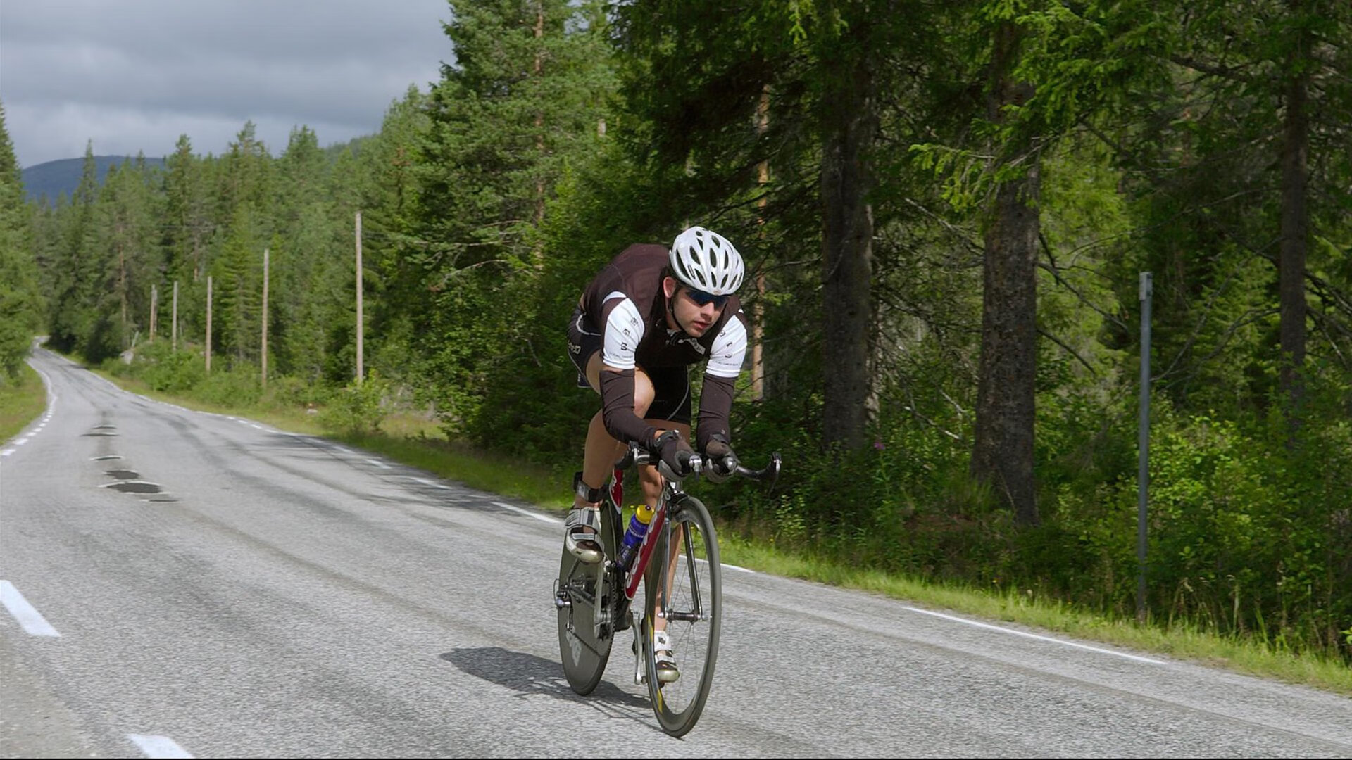 新型空气动力学设计：极速稳定的关键，型号空气动力学设计